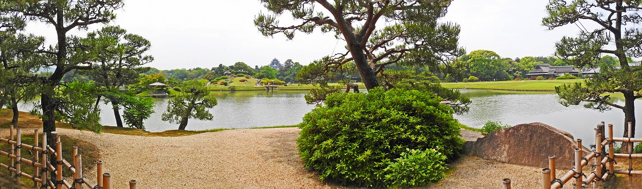 20180517 後楽園今日の観光定番位置から沢の池越しに眺めた園内ワイド風景 (1)