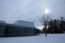 $金沢でデザインを考える　クリエイティブディレクター加茂谷慎治のアメブロ-雲の向こうに見える薄日。金沢21世紀美術館にて。