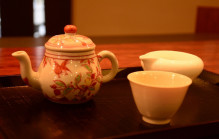 金沢でデザインを考える　クリエイティブディレクター加茂谷慎治のアメブロ-静かな空間でいただく加賀棒茶は格別。