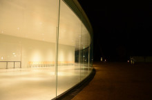 金沢でデザインを考える　クリエイティブディレクター加茂谷慎治のアメブロ-夜空に浮かび上がる光。金沢21世紀美術館