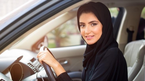 Qatari-Woman-Drivers-License-Qatar-Living.jpg