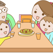 外食を楽しんでいる家族