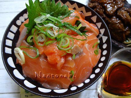 NANTONAKU　６－２７　サーモン丼　と　レバニラ　2