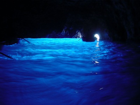 800px-Blue_Grotto_Capri_Inside