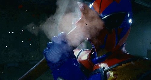 ヒーロー、マックスマンがやられてマスクが破壊される