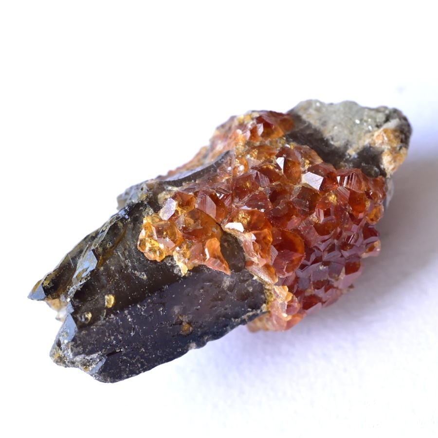 ヒマラヤ産スペサルティンガーネット結晶原石36.2g 鮮やかな赤の輝きが素晴らしい カリスマ性 spess109 金運 良縁 人脈 繁栄